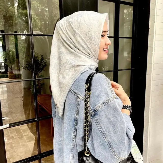 Ingat Tirani Cewek Viral di Friendster dan FB? Ini 6 Potret Terbarunya Mantap Berhijab