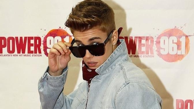 Justin Bieber Unggah Foto Nyaris Telanjang di Dunia Maya 