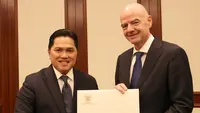 Ketua PSSI, Erick Thohir, (kiri) bersama Presiden FIFA, Gianni Infantino. (Bola.com/Instagram Erick Thohir).