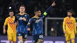 Lorenzo Insigne. Sayap kiri Italia berusia 30 tahun ini telah memperkuat Napoli hampir 11 tahun usai dipromosikan dari Napoli U-19 pada tengah musim 2009/2010 dan sempat dipinjamkan selama 2,5 musim ke Cavesse, Foggia dan Pescara pada tengah musim 2009/2010 hingga akhir musim 2011/2012. Ia total telah menjalani 433 laga bersama Napoli di semua ajang kompetisi dengan torehan 121 gol dan 95 assist. Bersama Napoli ia hanya meraih 3 gelar juara, yaitu 2 trofi Coppa Italia dan 1 trofi Supercoppa Italia. Musim depan ia telah dipastikan menjadi milik Toronto FC di MLS dengan status bebas transfer. (AFP/Andreas Solaro)