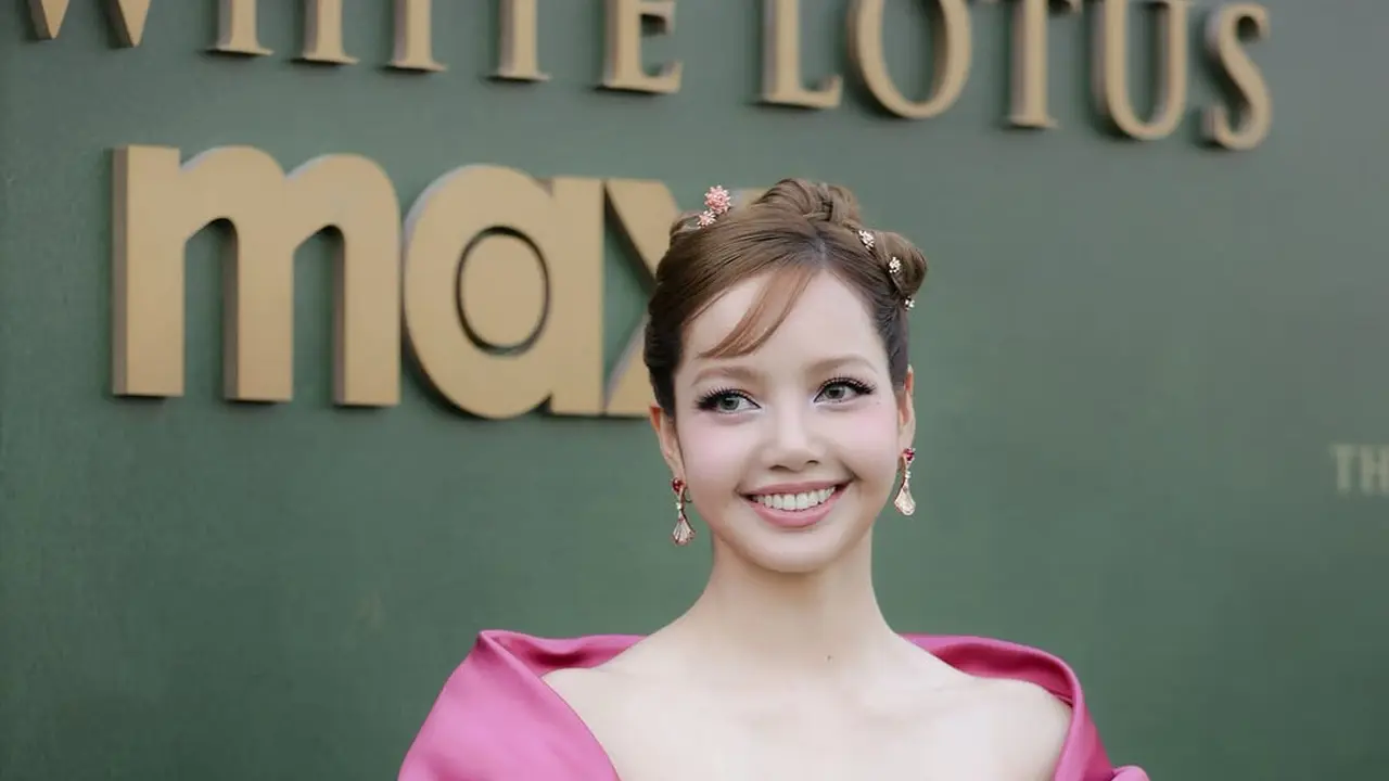 Parade Tampilan Princess Lisa BLACKPINK di Premiere Serial White Lotus Season 3, Pancarkan Kecantikan Perempuan Thailand yang Khas