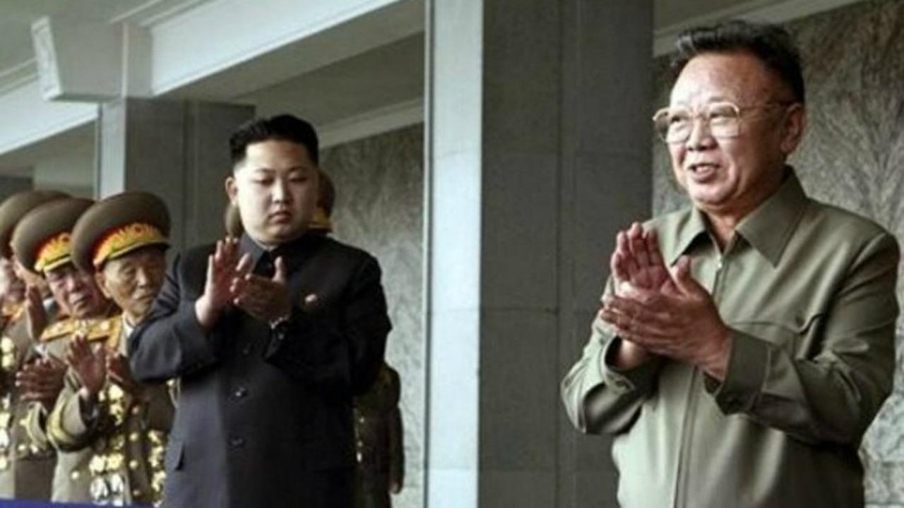 Kim Jong-Un dan Kim Jong-Il