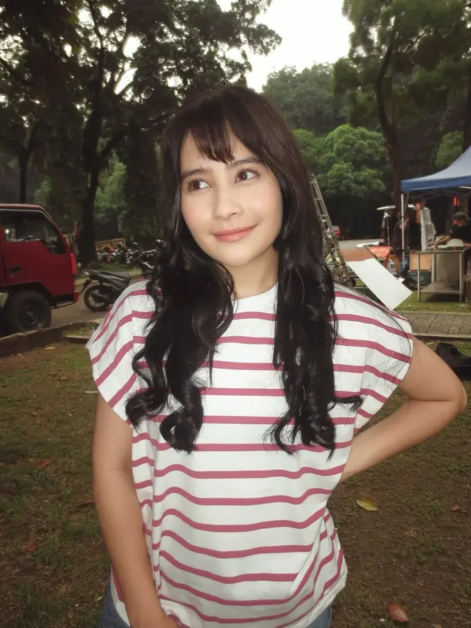 Prilly Latuconsina Tampil dengan Gaya Rambut Berponi, Bikin Nostalgia Fans ke Masa-masa ABG