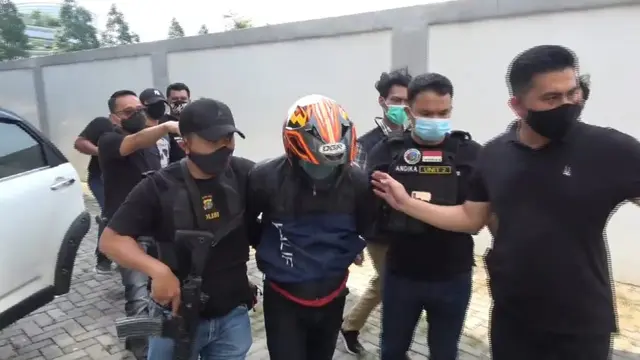 Satuan Reserse Narkoba Polres Metro Jakarta Barat menangkap kakak beradik yang menjalankan bisnis narkoba