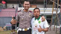 Momen Mantan Pevoli Nasional dan Bek Legendaris Bersua di Tepi Lapangan