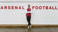 Konstantinos Mavropanos, resmi berseragam Arsenal. (Arsenal).