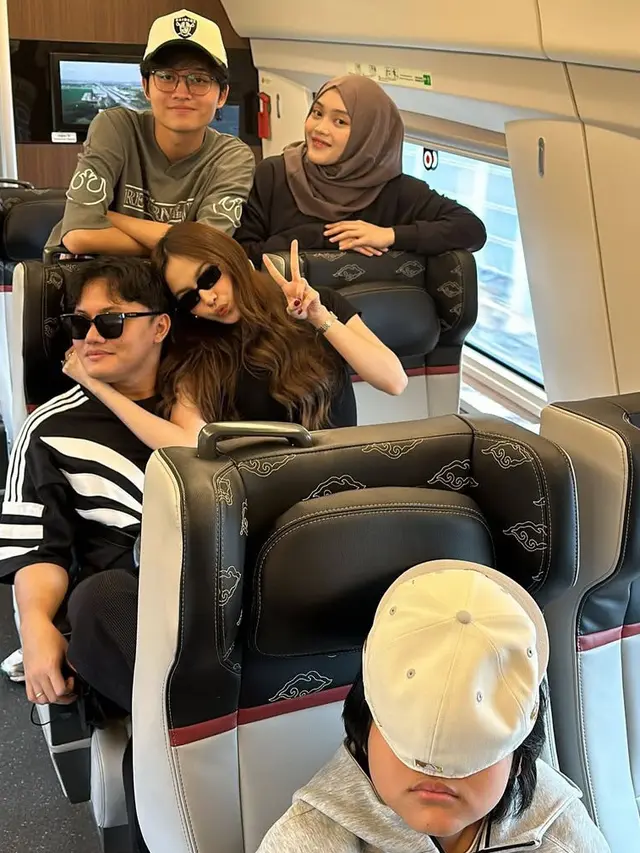 Outfit Mahalini saat Perdana Rayakan Lebaran. [@mahaliniraharja]