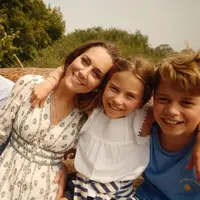 Kate Middleton dan Pangeran William bagikan foto kartu Natal 2024 (@princeandprincessofwales)