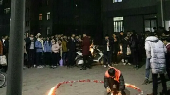 Apa Jadinya Kalau Rencana Lamaran Romantis Dibubarkan Satpam?