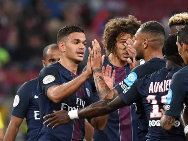 Paris Saint-Germain (PSG) meraih gelar perdana musim ini setelah menang 4-1 atas Olympique Lyon pada ajang Piala Super Prancis di Stadion Worthersee, Klagenfurt, Minggu (7/8/2016) dini hari WIB. (AFP/Boris Horvat)