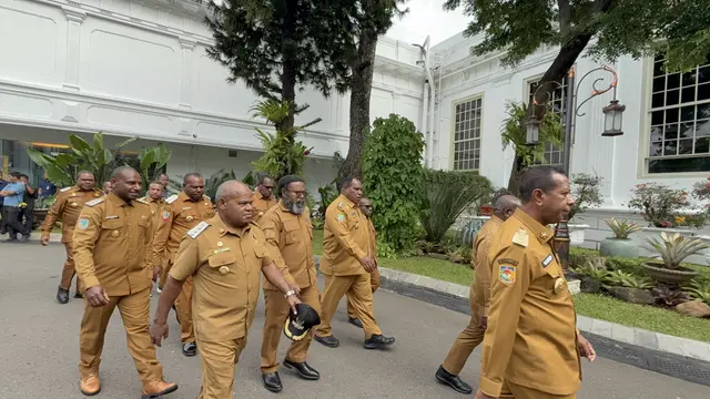Presiden Prabowo Subianto kumpulkan semua kepala daerah Provinsi Papua di Istana Kepresidenan Jakarta pada hari ini, Selasa (16/12/2025).