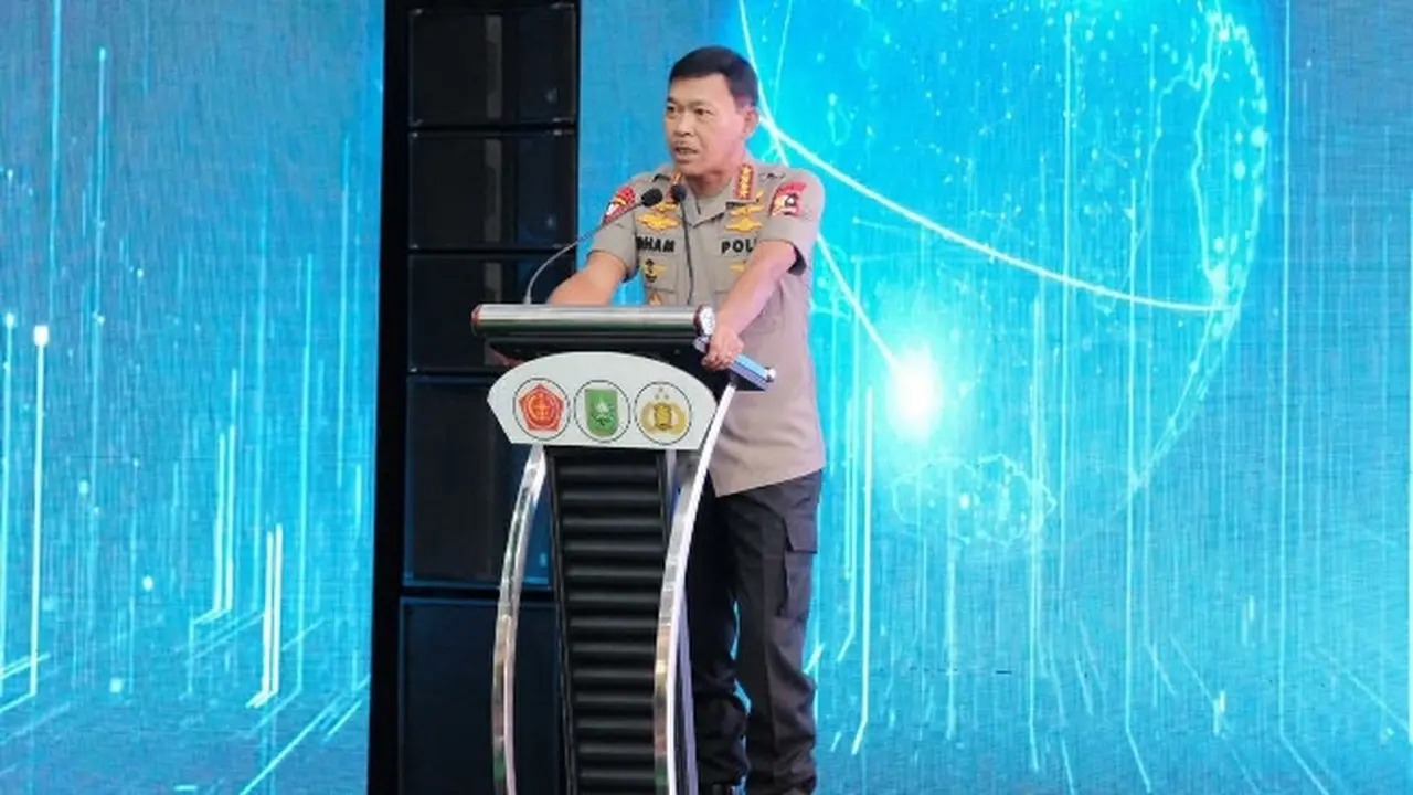Kapolri Jenderal Idham Aziz ketika memberikan arahan saat peluncuran aplikasi Lancang Kuning Nusantara di Pekanbaru.