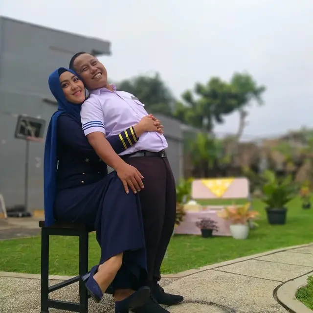 6 Potret Kemesraan Narji dan Istri yang Jarang Tersorot, Bak Pengantin Baru