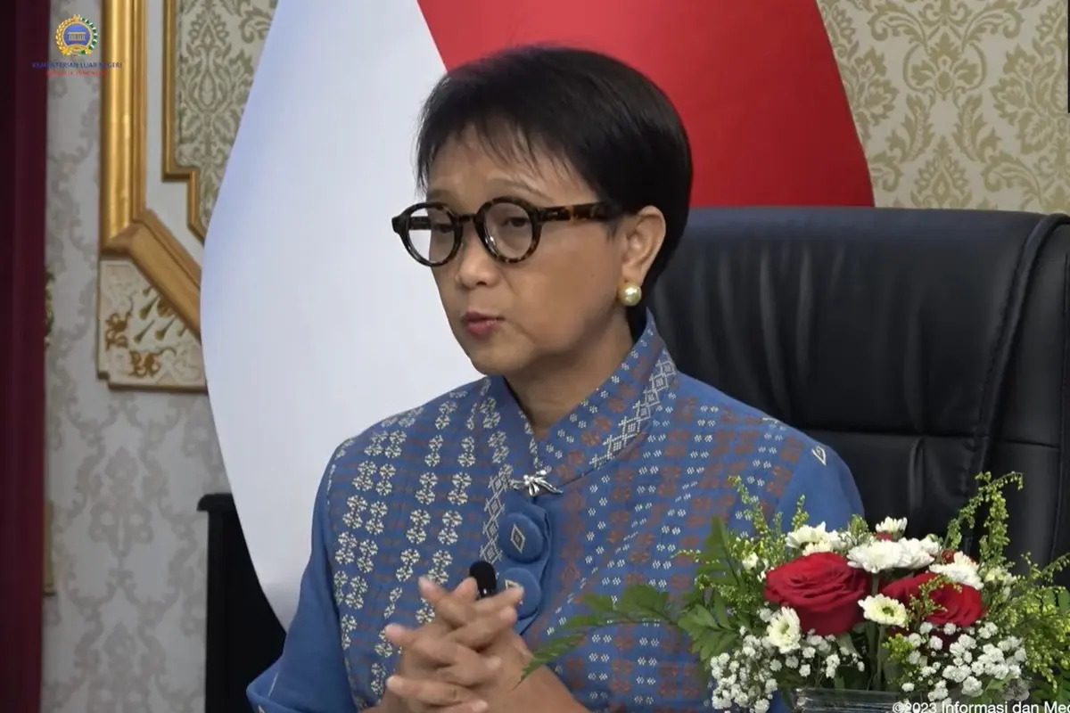 Menteri Luar Negeri RI Retno Marsudi dalam pernyataan pers usai pertemuan OKI, Rabu (18/10/2023). (Liputan6/Benedikta Miranti)
