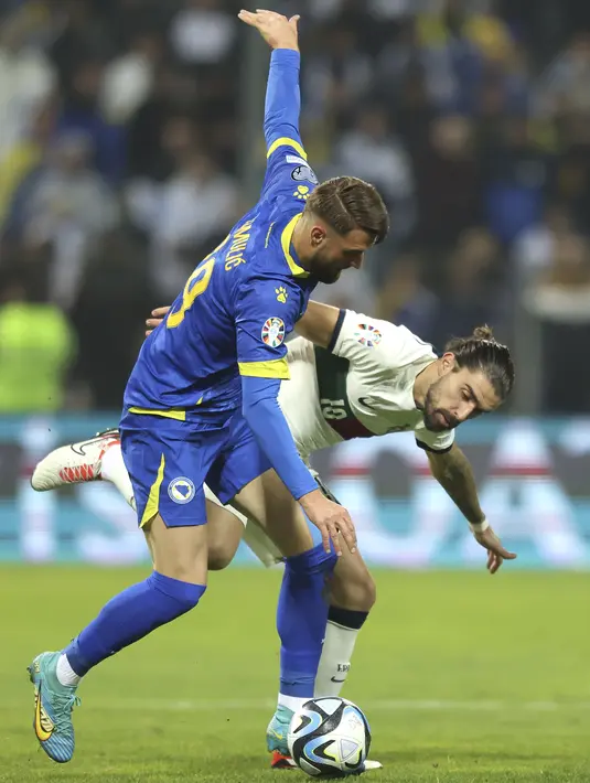 Portugal sukses mencukur Bosnia-Herzegovina 5-0. (AP Photo/Armin Durgut)