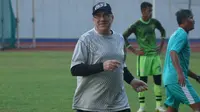 Pelatih Persib Robert Alberts merasa kecewa dengan penundaan jadwal melawan Arema FC. (Huyogo Simbolon)