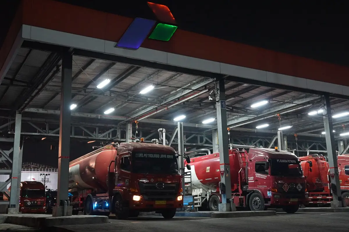 Elnusa Petrofin menambah 18 mobil tangki sehingga total armada menjadi 194 unit untuk mempercepat distribusi BBM ke SPBU di Medan. (Dok Elnusa)