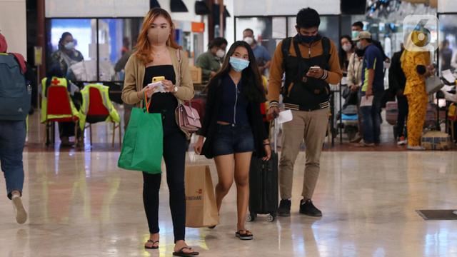 FOTO: Libur Panjang, Bandara Soetta Dipenuhi Penumpang