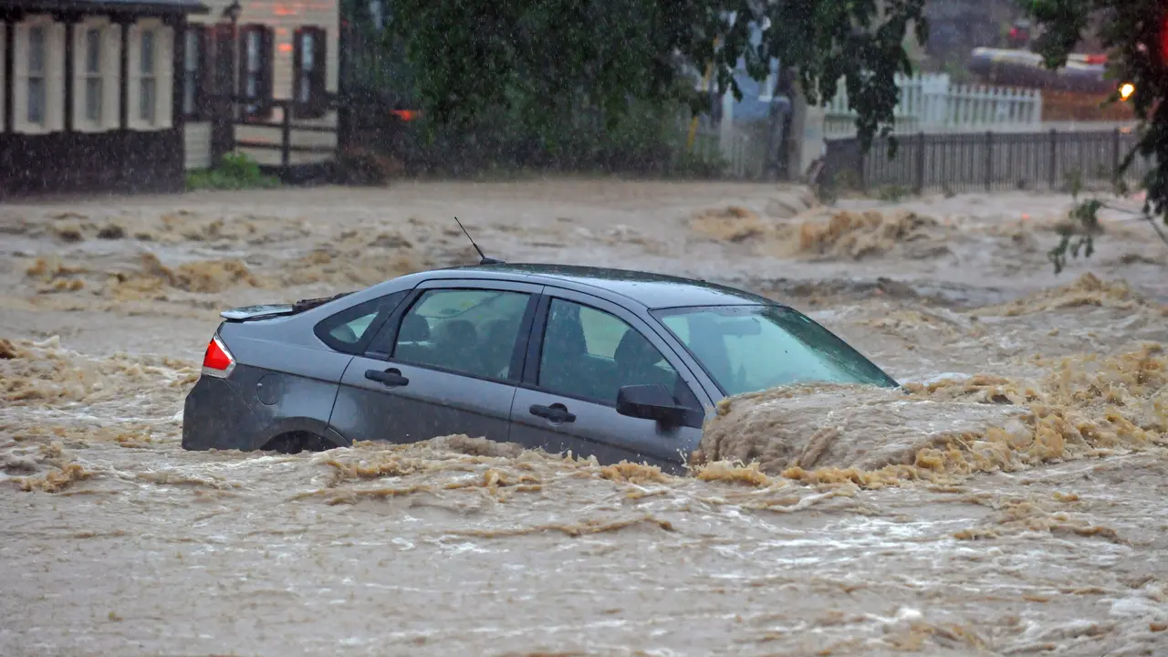 Banjir Bandang Landa Maryland, Jalan Utama Jadi Seperti Sungai