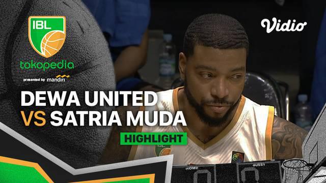 Berita video highlights laga seri ketiga IBL (Indonesia Basketball League) 2022 antara Dewa United Surabaya melawan Satria Muda yang berakhir dengan skor tipis 60-55, Rabu (9/3/2022) siang hari WIB.