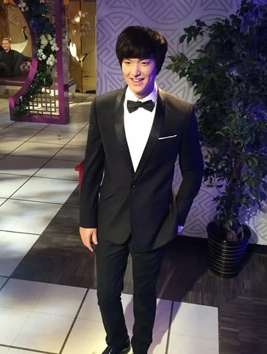 Melansir Movienewsguide, Lee Min Ho cepat merilis klarifikasinya karena ia tak mau hubungannya dengan sang kekasih, Suzy Bae, terganggu. Min Ho mengatakan bahwa dia sangat peduli dengan Suzy dan ingin melindunginya. (Insatgram/Lee_minhoofficial)