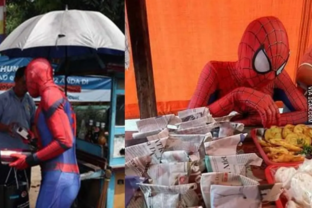 6 Potret Spider-Man Jajan di Pinggir Jalan Ini Bikin Ngakak
