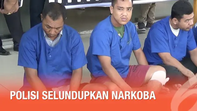 Seorang polisi nyambi jadi kurir narkoba. Ia bersama seorang rekannya menyelundupkan sabu seberat 15 kg dari Malaysia.