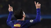 Bintang Barcelona, Lionel Messi, merayakan gol yang dicetaknya ke gawang Chelsea pada laga Liga Champions di Stadion Camp Nou, Barcelona, Rabu (14/3/2018). Menang 3-0, Barcelona lolos dengan agregat 4-1 atas Chelsea. (AFP/Josep Lago)
