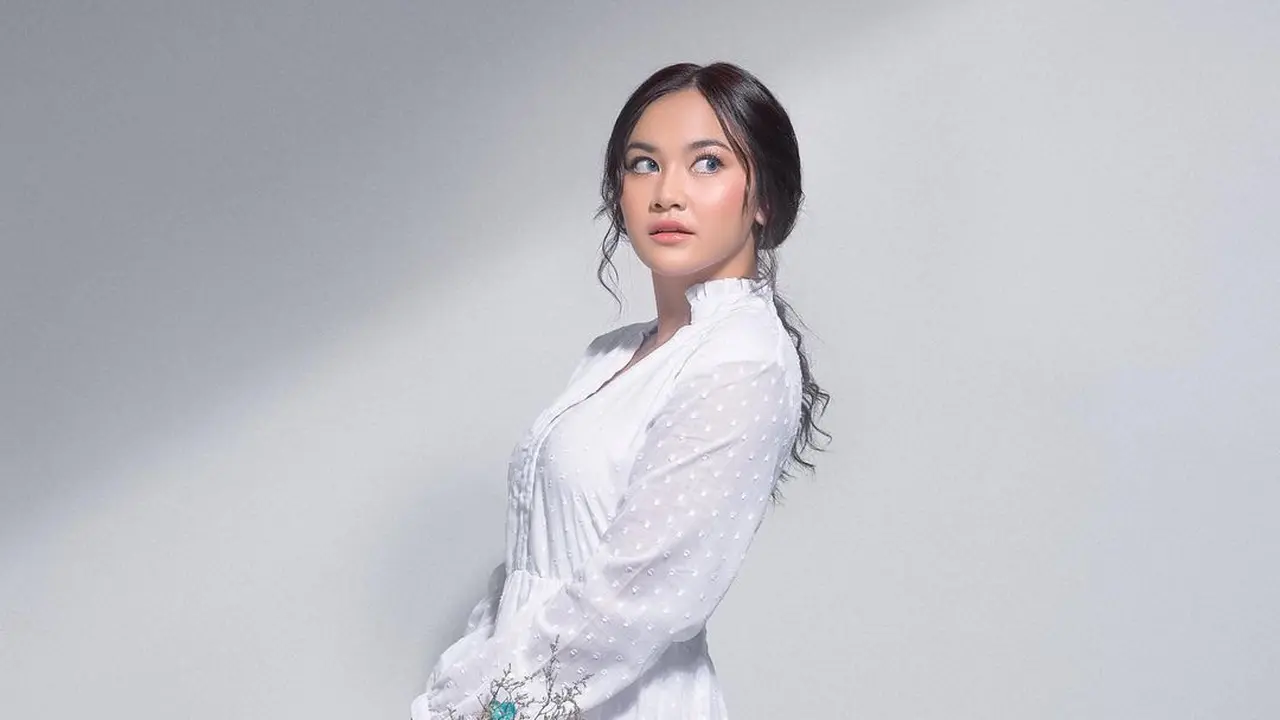 11 Potret Outfit Effortless ala Mahalini Raharja yang Bikin Tampil Fashionable dan Stylish