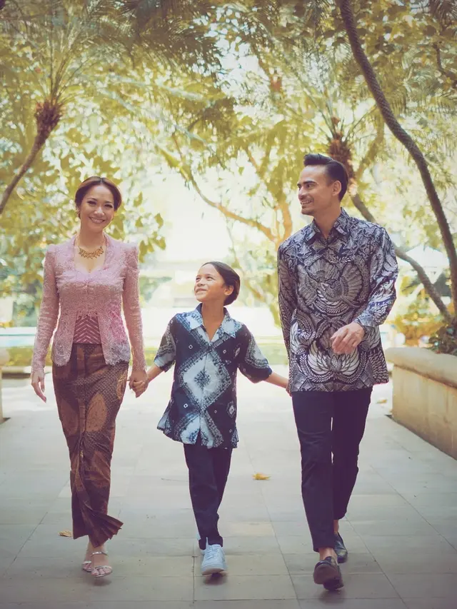 [Fimela] Ashraf Sinclair, Bunga Citra Lestari dan Noah Sinclair