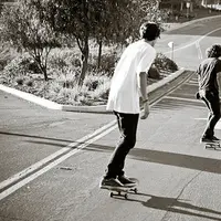 Sudah begitu dekat, tapi ternyata punya teman karib itu nggak selalu menyenangkan.