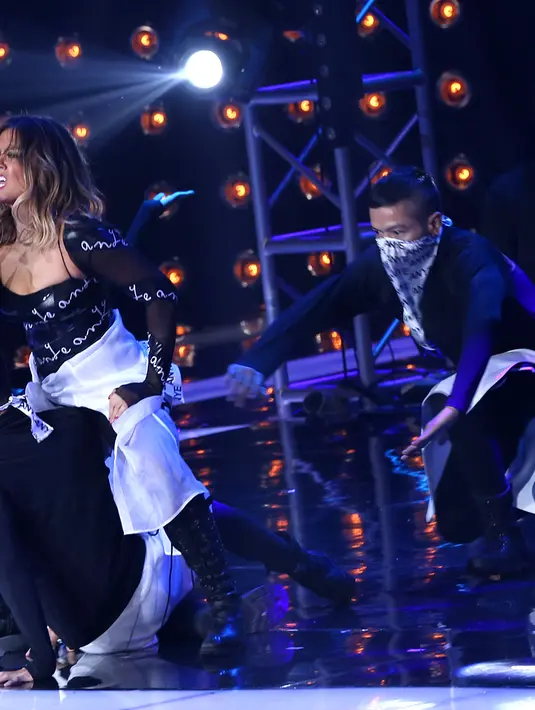 Agnez Mo sukses menyuguhkan penampilan terbaik, para penonton sangat antusias dengan penampilannya. (Galih W. Satria/Bintang.com)