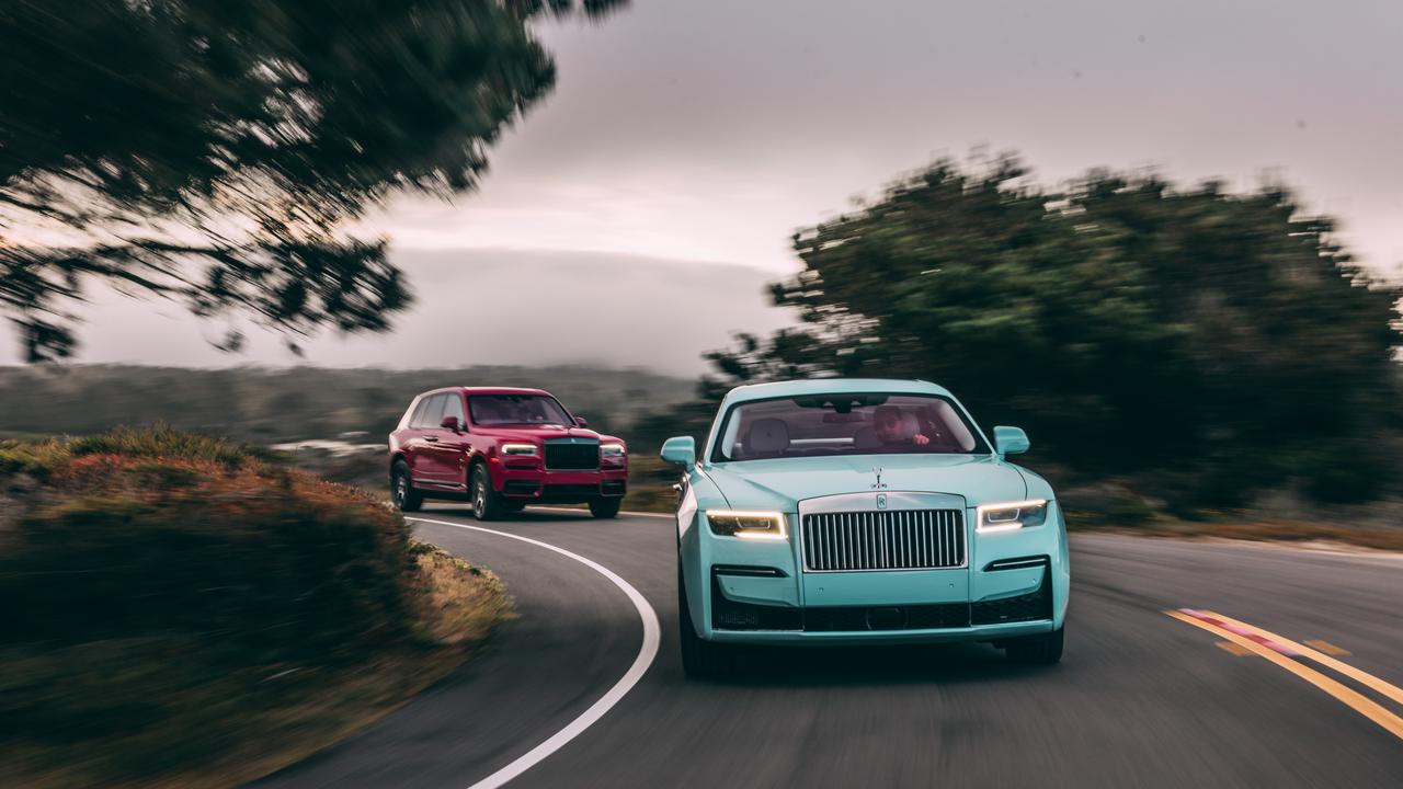 Warna Baru Rolls-Royce Black Badge Cullinan dan Ghost dalam Pebble Beach Collection 2022. (Dok. Rolls-Royce Motor Cars)