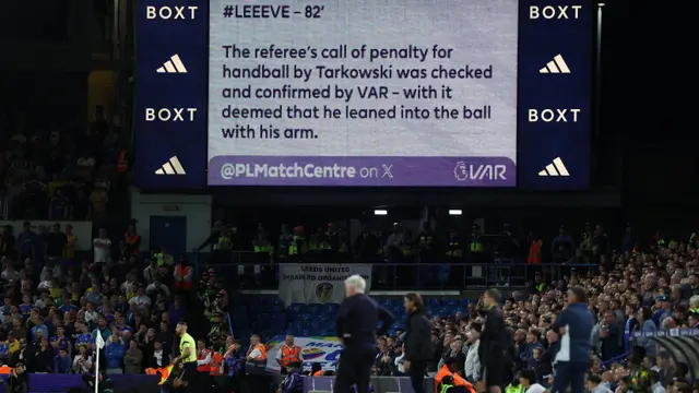 Foto: Handball Kontroversial Coreng Debut Jack Grealish bareng Everton di Liga Inggris