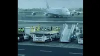 Kehebohan Warganet Saat Airbus A380 Emirates Mendarat di Bali: Pelan-Pelan Pak Sopir, Pesawat Nabi Adam (doc: tangkapan layar Twitter.com)