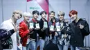 "Biasanya hal ini hanya dilakukan oleh idol yang baru saja debut. Dan BTS ternyata mmasih mempunyai pemikiran seperti rookie. Mereka benar-benar memberikan apresiasi kepada wartawan," tutupnya. (Foto: Soompi.com)