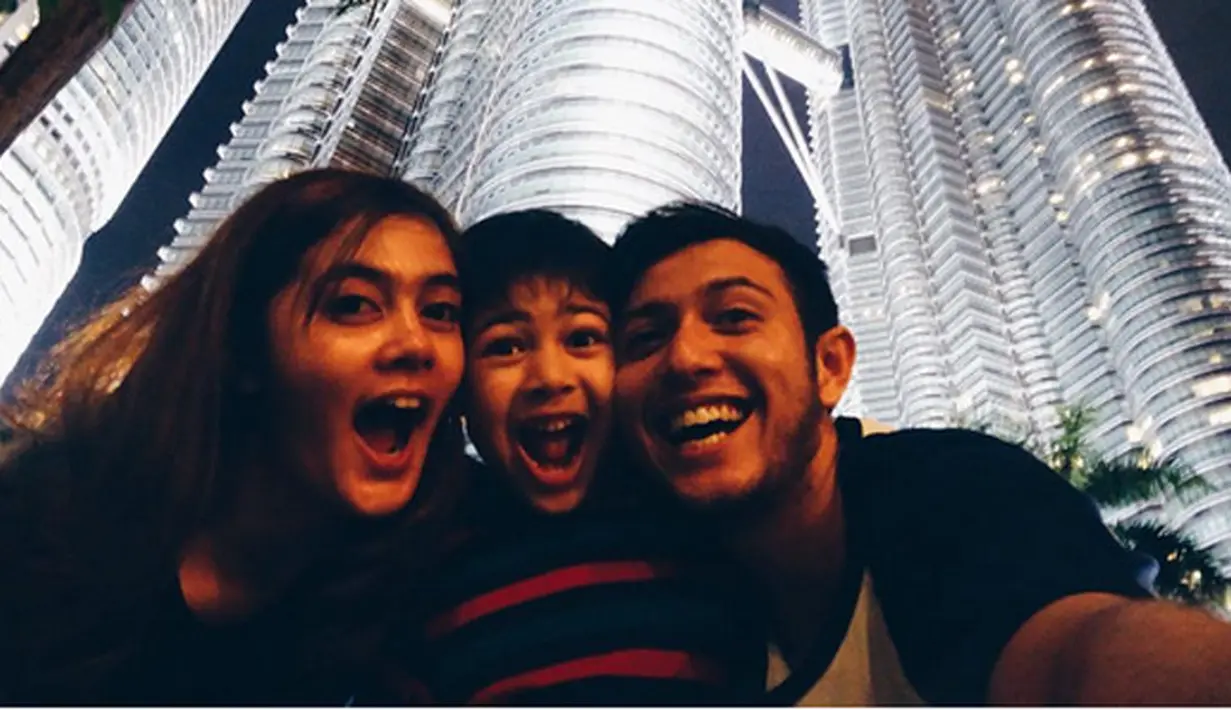 Saat ditemui di kawasan Tendean Jakarta Selatan pada Kamis, ayah seorang anak itu mendapat tantangan mengucapkan ijab kabul saat akad nikah dengan menggunakan bahasa Arab. (Instagram/rifkybalweel)