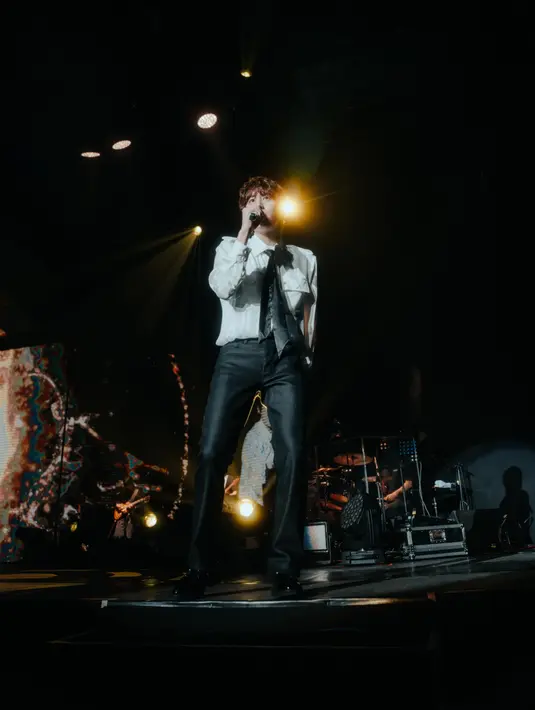 Kyuhyun di konser "Restart" di Tennis Indoor, Jakarta, Sabtu (18/5/2024). [Foto: Istimewa]