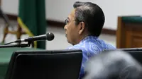 Mantan Gubernur Bank Indonesia (BI) Boediono dalam kesaksiannya di persidangan kasus bailout Bank Century mengaku tidak tahu pengaliran dana century, Jumat, (9/5/2014), (Liputan6.com/Johan Tallo)