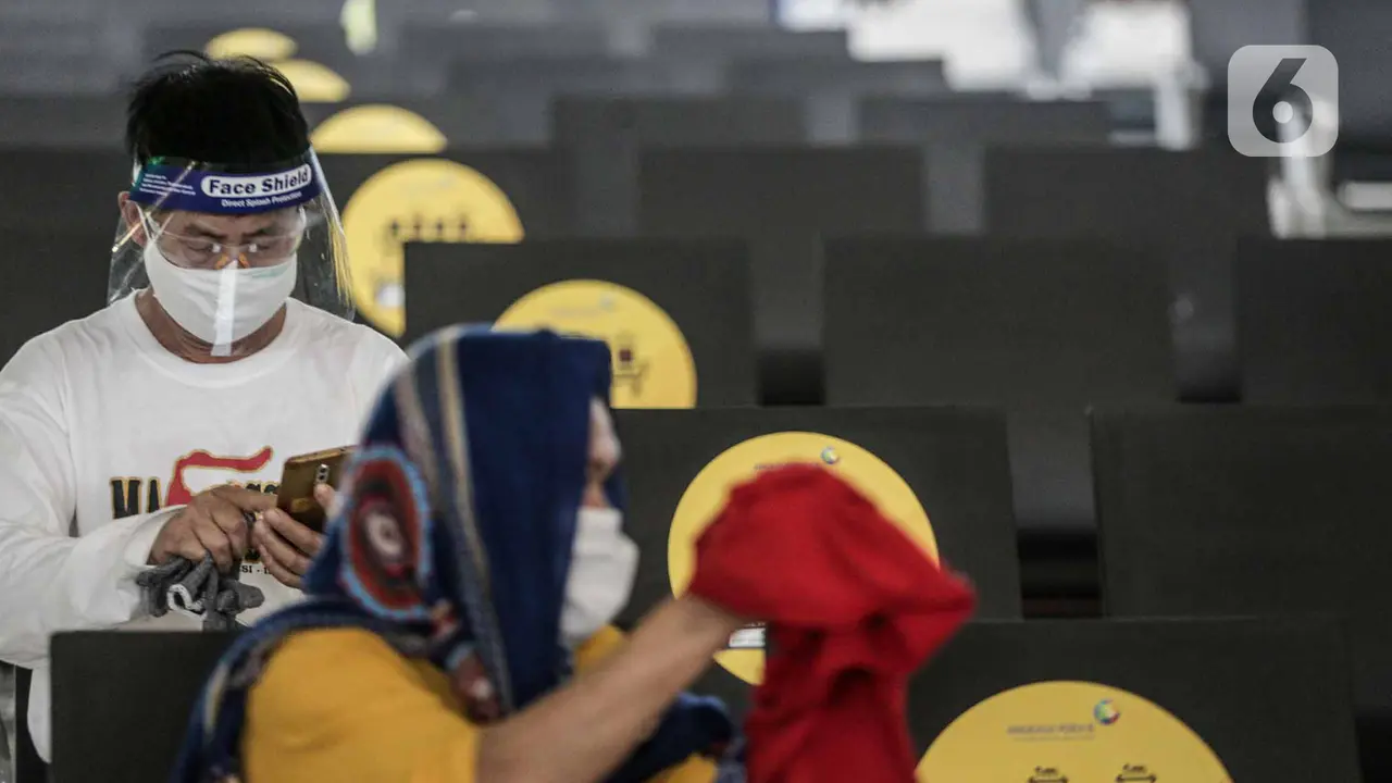 FOTO: Layanan Transportasi Dibuka, Bandara Soetta Terpantau Belum Normal