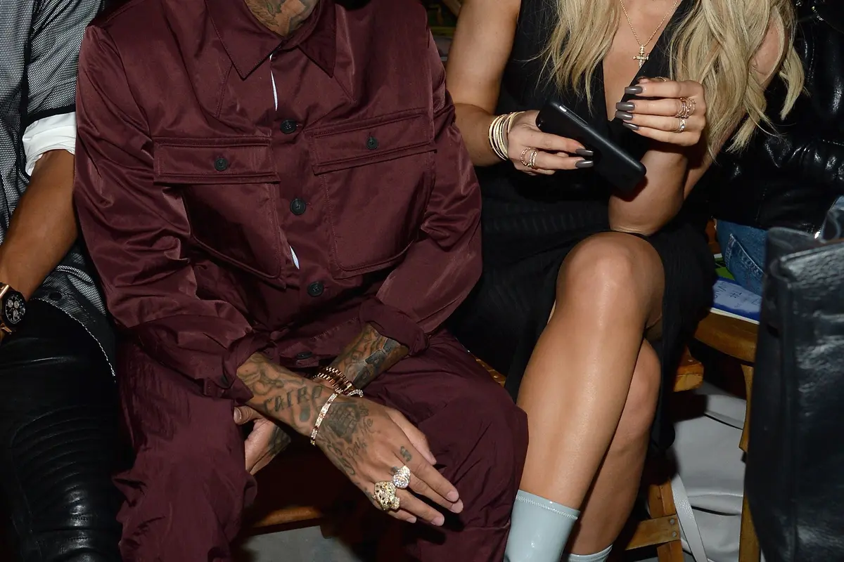 Ada yang aneh difoto mesra Tyga dan Kylie Jenner. (AFP/Bintang.com)