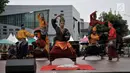 Warga binaan dari Lapas Klas II B Payakumbuh saat tampil membawakan tarian tradisional selama Indonesian Prison Art Festival (IPAFest) 2018 di Taman Ismail Marzuki, Jakarta, Senin (23/4). (Merdeka.com/Iqbal S Nugroho)
