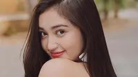 6 Foto Terbaru Pemotretan Ranty Maria, Layaknya Lukisan