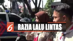 Belasan kendaraan ditahan karena kendaraan mereka melanggar ketentuan atau tidak dilengkapi surat seperti STNK dan SIM.