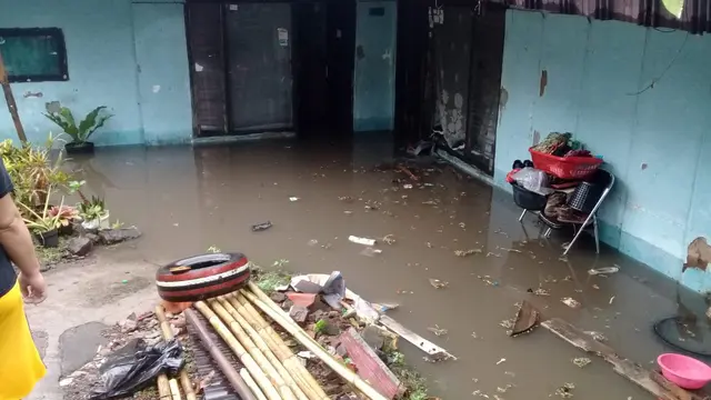 Banjir setinggi 1,5 meter menggenangi belasan rumah di desa Jayaraga, Tarogong Kidul, Garut