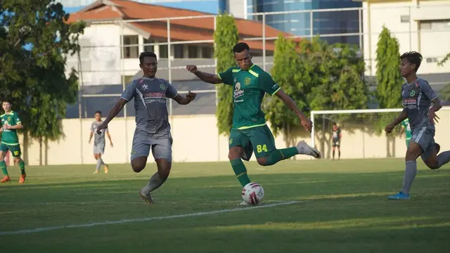 5 Potret Aksi Jose Wilkson di Laga Uji Coba Persebaya, Striker Tajam