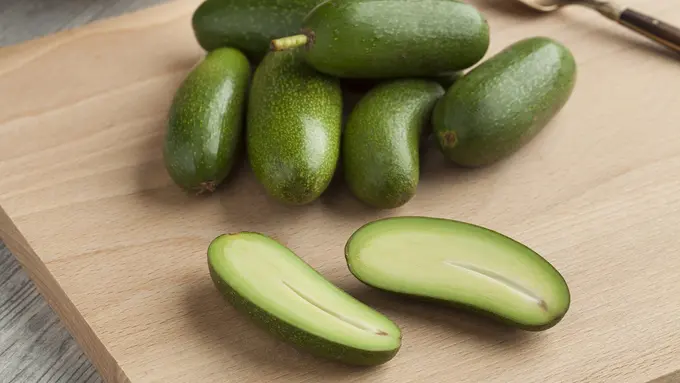 [Bintang] Panjang dan Berwarna Hijau, Ada yang Tahu Buah Apa Ini?