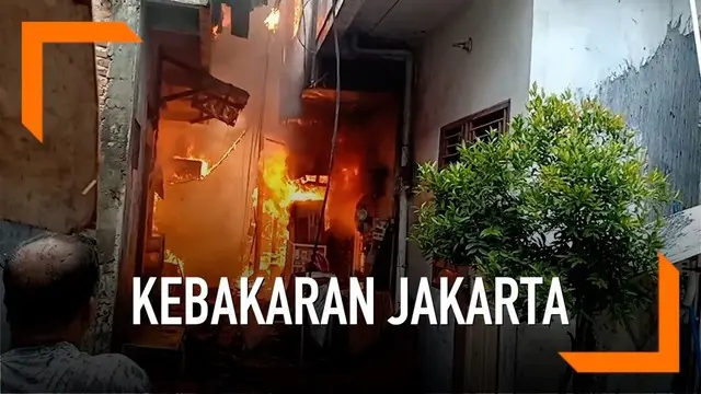 Kebakaran melanda wilayah Krukut Jakarta Barat. Belasan rumah semi permanen hangus terbakar. Diduga ledakan kompor di salah satu rumah menjadi penyebab kebakaran