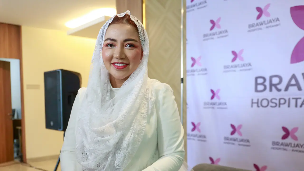 Bella Shofie saat memberikan keterangan pers di RS Brawijaya Women Hospital, Jumat (24/2/2023)