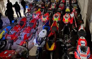 Koleksi motor milik buronan yang masuk Daftar Sepuluh Orang Paling Dicari FBI, Ryan James Wedding yang disita.(X/FBI Los Angeles)